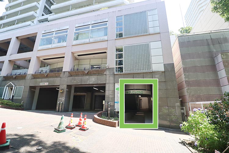 当院は建物の3階にございます。エレベーターをご利用のうえ、お越しください。